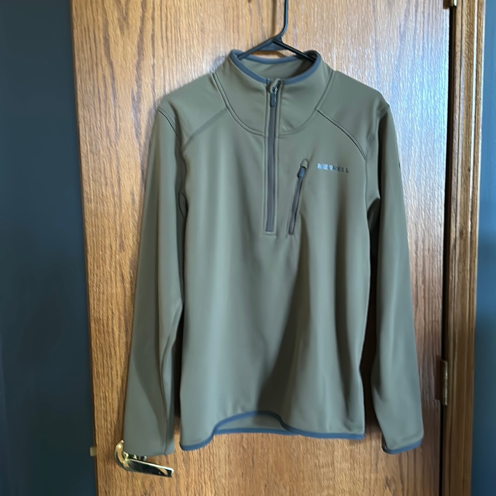 Merrill men’s 1/4 zip pullover! Size medium. Excellent condition!